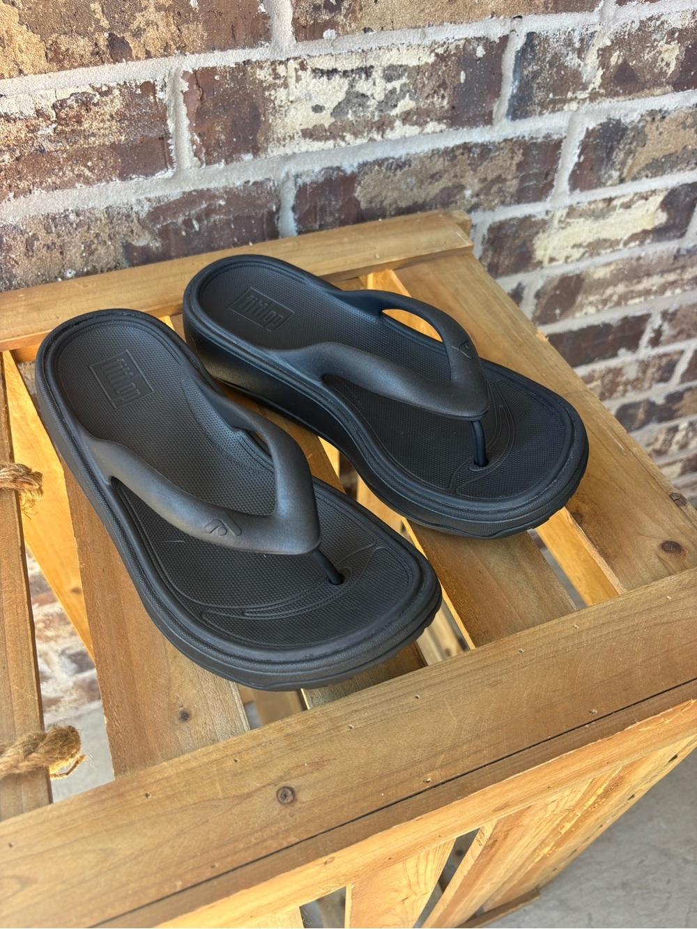 FitFlop Black Platform Thong Flip Flops Comfort Technology